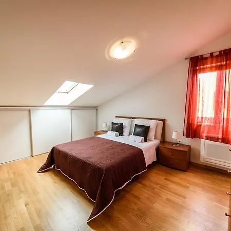Apartments Vacanza شقة زادار